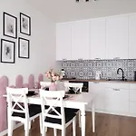 Factory In Historical Estate, Air Conditioned, Metro Apartamento
