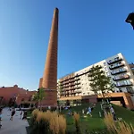 Factory In Historical Estate, Air Conditioned, Metro Apartamento