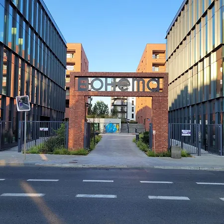 Factory In Historical Estate, Air Conditioned, Metro Apartamento