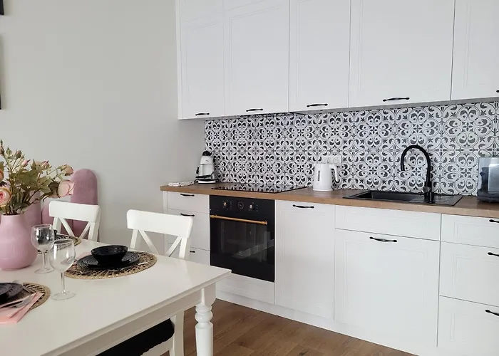 Apartment Factory In Historical Estate, Air Conditioned, Metro *