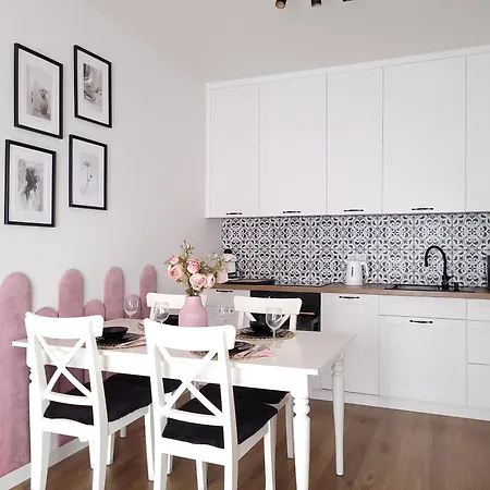 Factory In Historical Estate, Air Conditioned, Metro Appartement